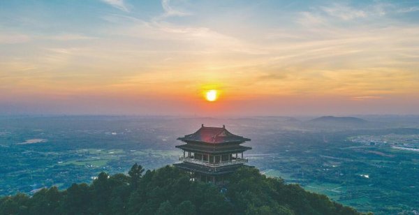 9688策略宝 宣城：绚丽晚霞美如画