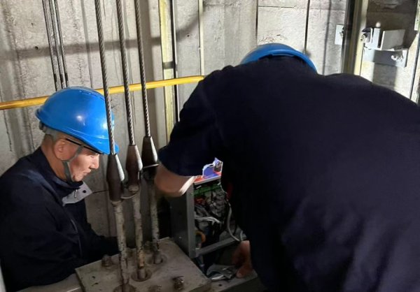 信康配资 党建引领物业治理〡“红色引擎”破难题，万里街道用暖心服务赢得民心